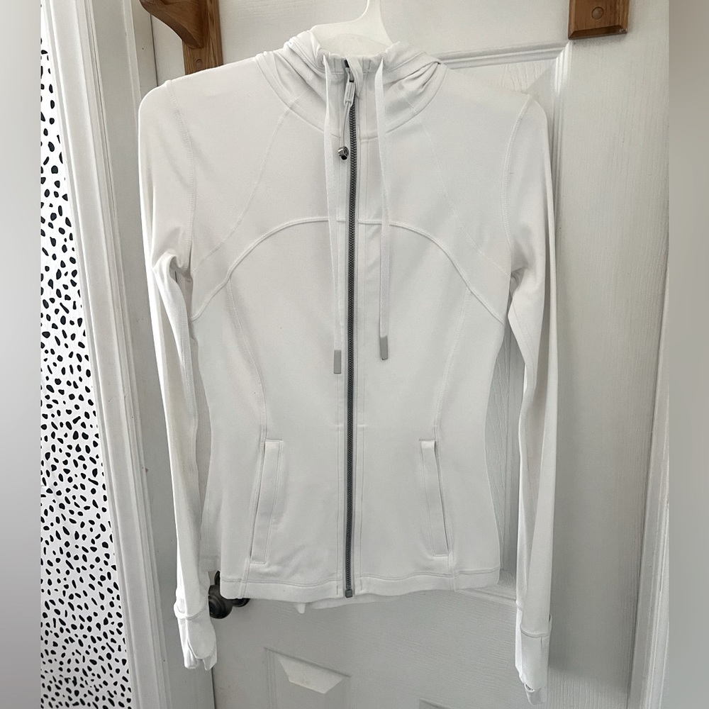 Size 4, Lululemon Define Hooded Jacket Nulu